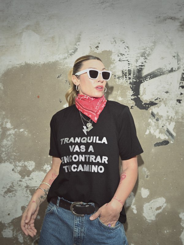 CAMISETA "TRANQUILA" NEGRA