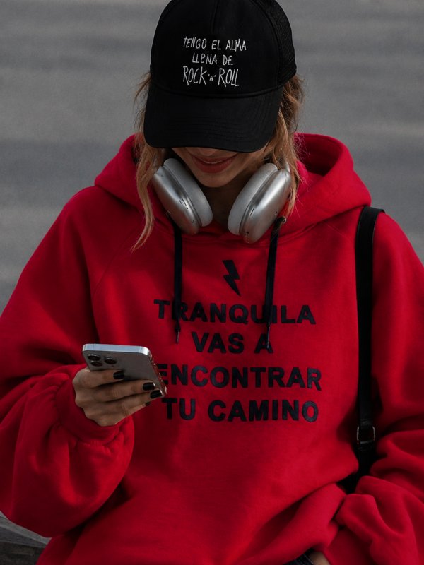 SUDADERA HOODIE "TRANQUILA"...